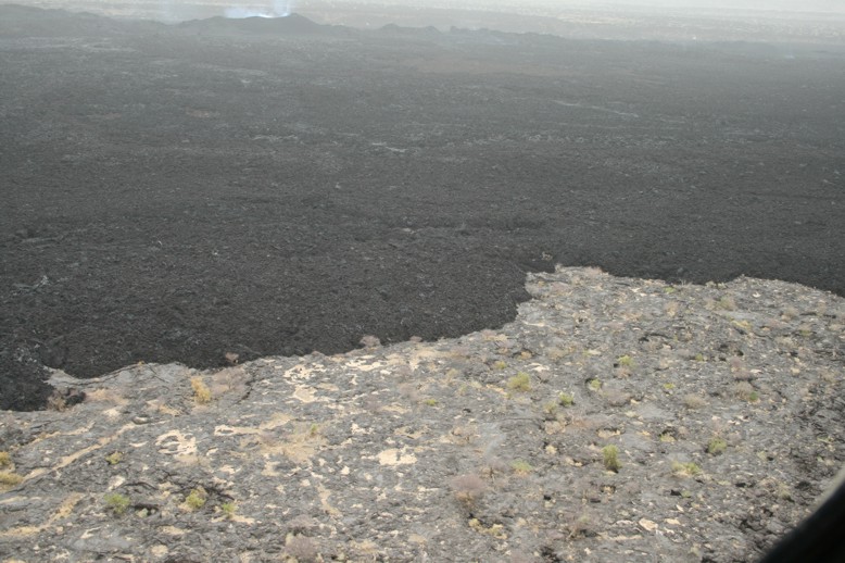 New lava flows on the floor of the rift